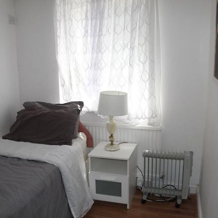 Grey Double Bedroom Лондон Экстерьер фото