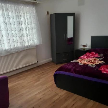 Grey Double Bedroom Лондон Экстерьер фото